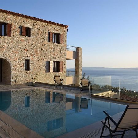 Villa Dafni - Infinite Sea Vistas With Private Pool Kalamata Dış mekan fotoğraf