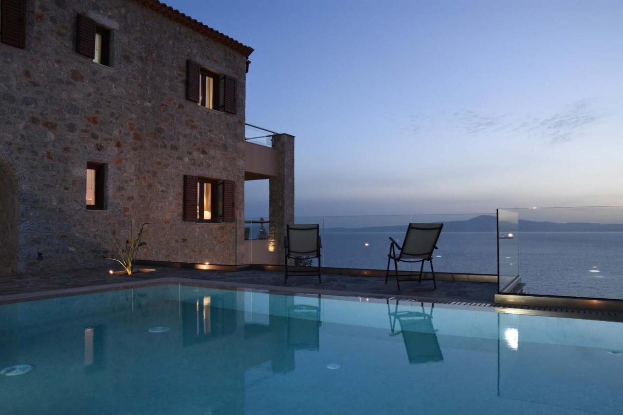 Villa Dafni - Infinite Sea Vistas With Private Pool Kalamata Dış mekan fotoğraf