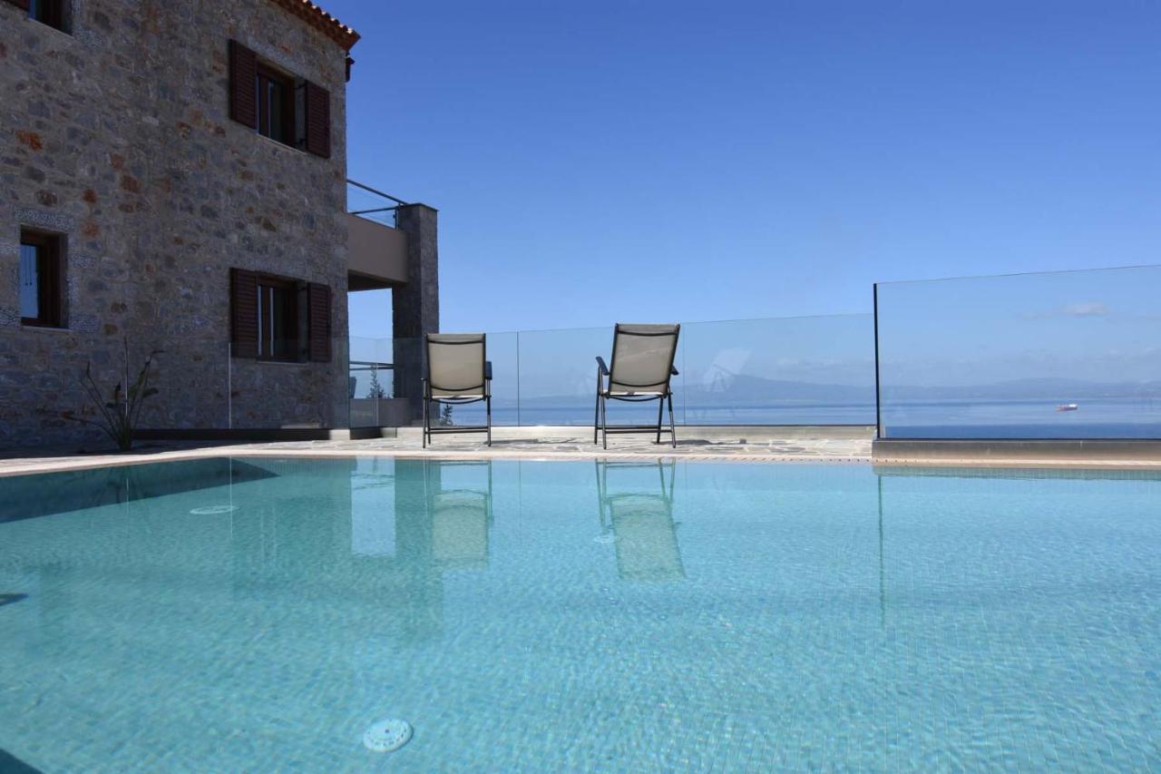 Villa Dafni - Infinite Sea Vistas With Private Pool Kalamata Dış mekan fotoğraf