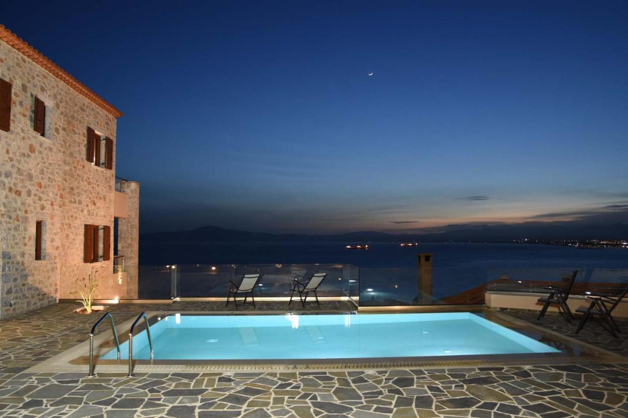 Villa Dafni - Infinite Sea Vistas With Private Pool Kalamata Dış mekan fotoğraf